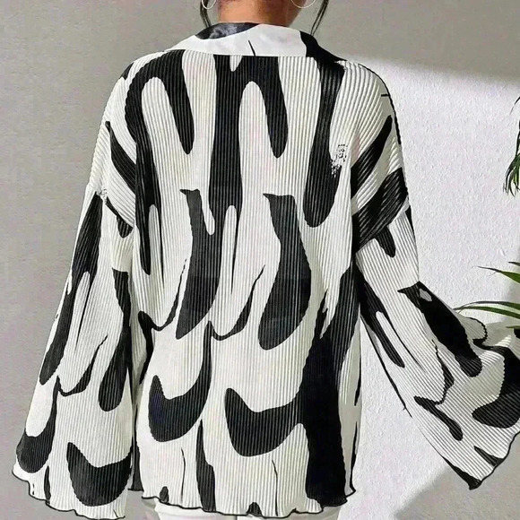 Apricot Casual Women's Loose Fit Drop Shoulder Long Sleeve Pleated Shirt - Picture 2 of 6